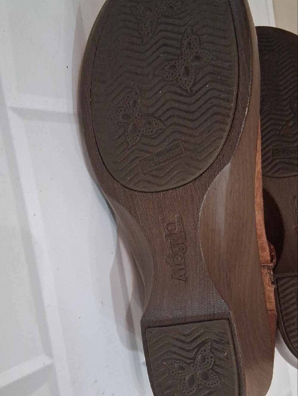 Alegria Sloan Brown Suede Bootie Size 8 - Picture 11 of 11